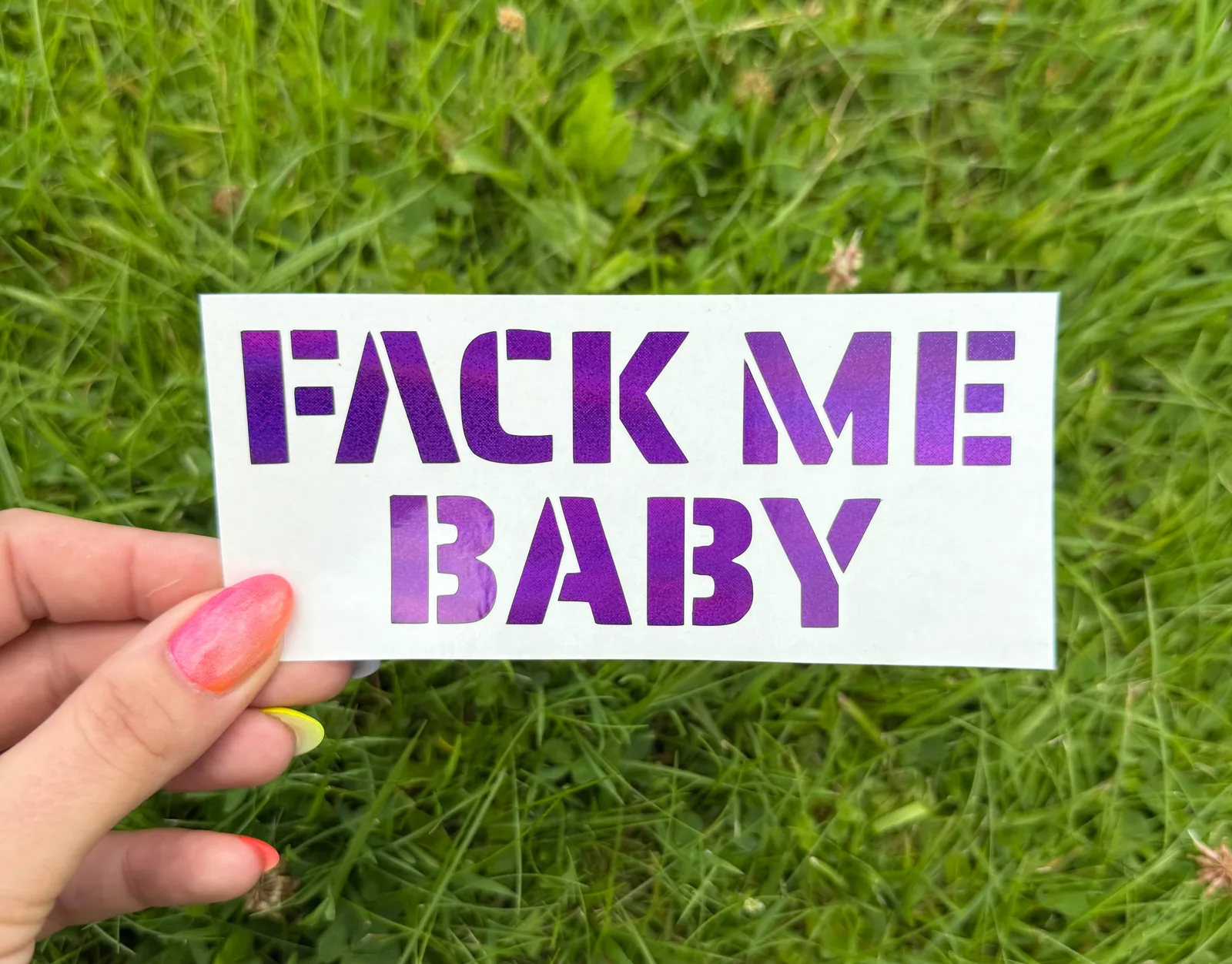Naklejka brokatowa fioletowa FACK ME BABY